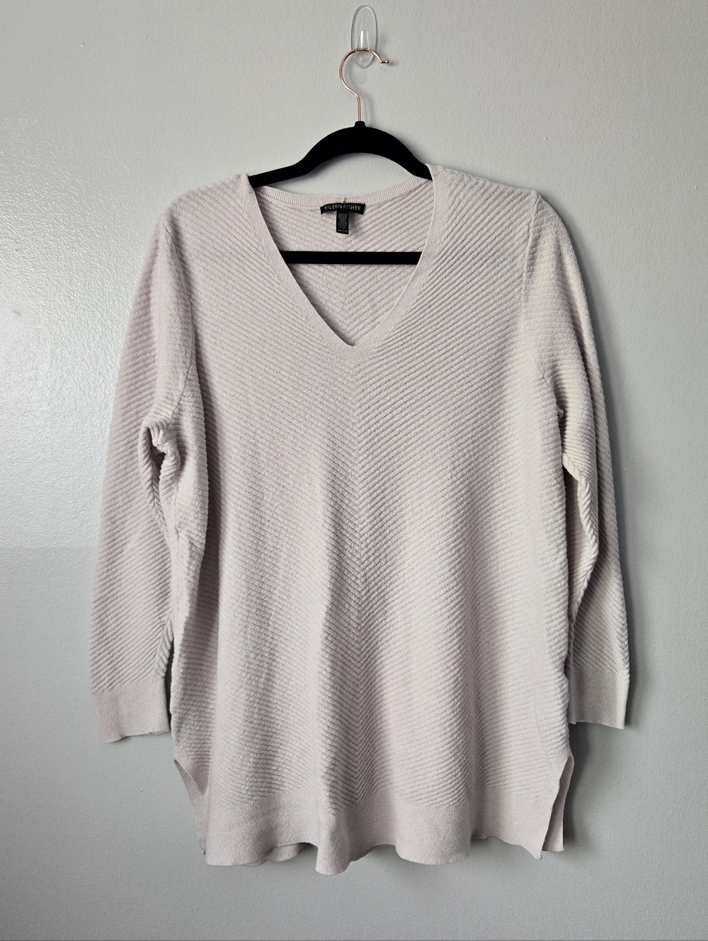 Eileen Fisher 100% Extra Fine Merino Wool V-Neck Sweater Beige Herringbone Knit